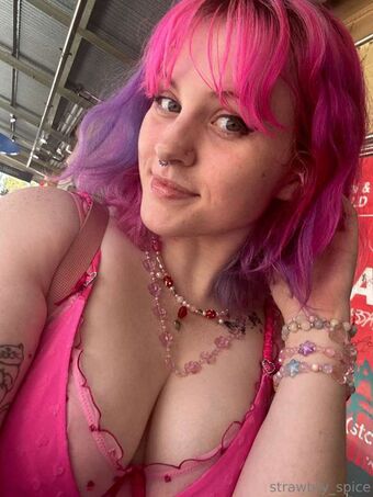 strawbry Nahé Úniky OnlyFans Fotka 13