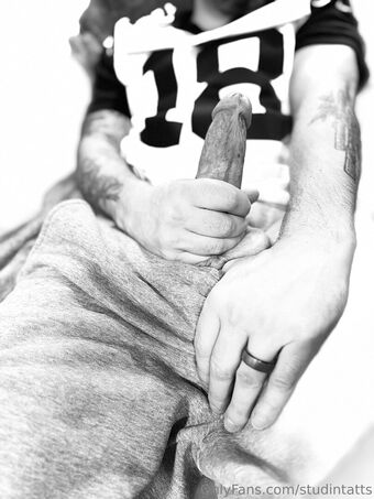 studintatts Nahé Úniky OnlyFans Fotka 1
