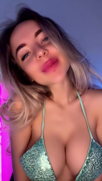 Tango Tiny Nahé Úniky OnlyFans Fotka 2