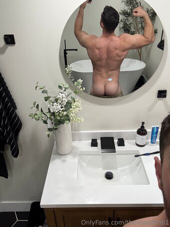 therealjohnb1 Nahé Úniky OnlyFans Fotka 13