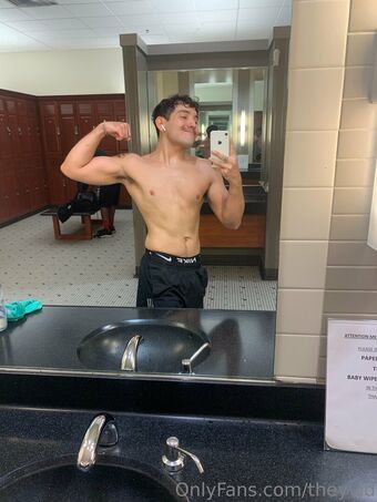 theyvid Nahé Úniky OnlyFans Fotka 2