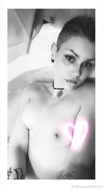 thinbin Nahé Úniky OnlyFans Fotka 3