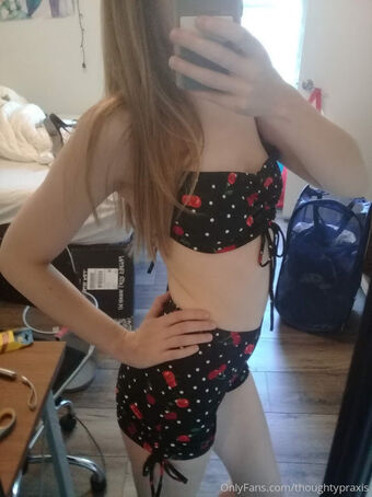 thoughtypraxis Nahé Úniky OnlyFans Fotka 19