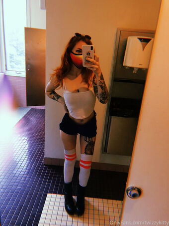 Twizzykitty Nahé Úniky OnlyFans Fotka 25