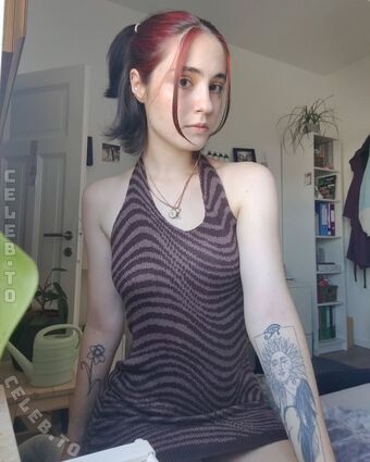 typicallylotti Nahé Úniky OnlyFans Fotka 20
