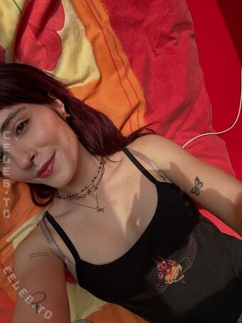 typicallylotti Nahé Úniky OnlyFans Fotka 21