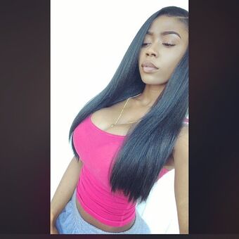 Uche Nahé Úniky OnlyFans Fotka 2