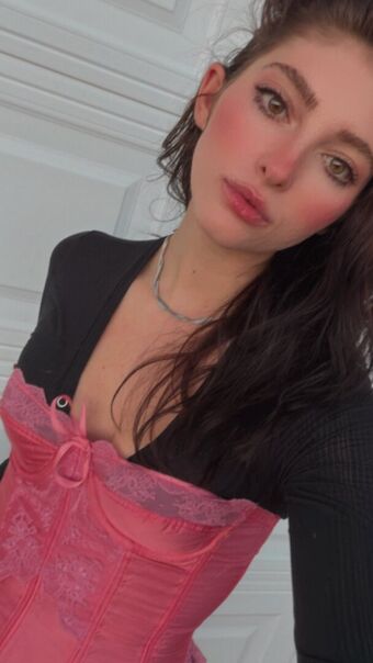 Willow Shields Nahé Úniky OnlyFans Fotka 219