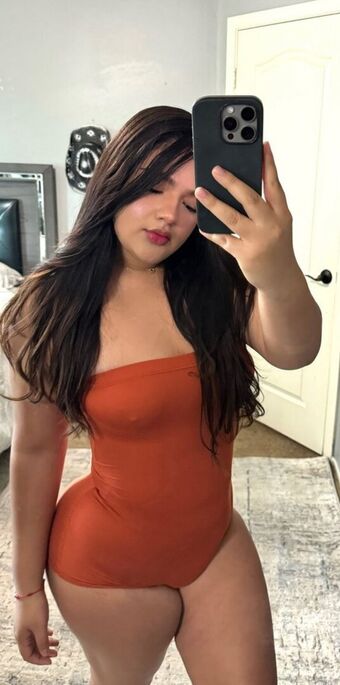 Yaniville Nahé Úniky OnlyFans Fotka 4