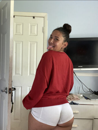 Yas Or Nathali Nostades