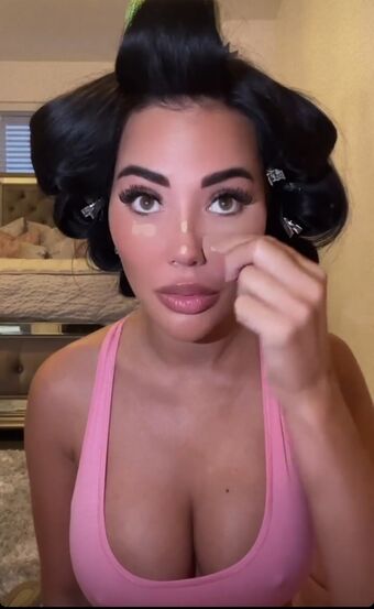 Yazmin Oukhellou