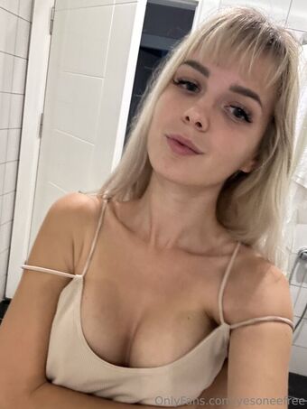 yesoneefree Nahé Úniky OnlyFans Fotka 10