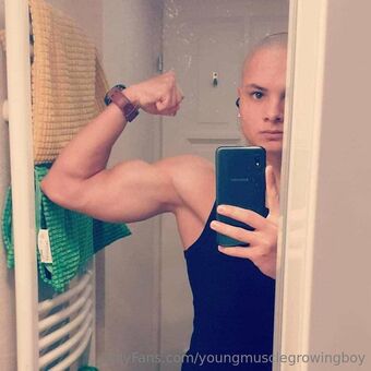 youngmusclegrowingboy