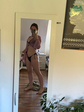 Zarahchan Nahé Úniky OnlyFans Fotka 30