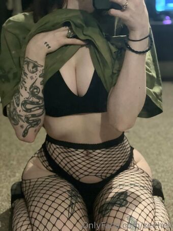 Zee Hell Nahé Úniky OnlyFans Fotka 8