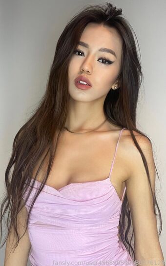 Zhang Nahé Úniky OnlyFans Fotka 18