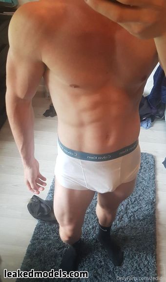 Zedldn Nahé Úniky OnlyFans Fotka 10